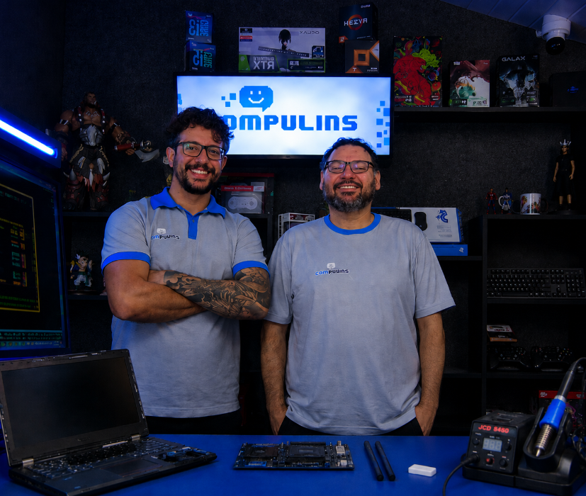 Equipe da Compulins Informática na loja